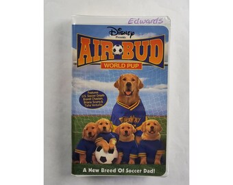 Air Bud: World Pup VHS 2000 - Grandes nomes do futebol americano - Brandi Chastain
