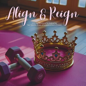 Pode incluir: Uma coroa dourada com joias azuis está sobre um tapete de ioga rosa, ao lado de dois halteres roxos. A imagem inclui o texto "Align & Reign" e "A 30-Day Devotional for Embracing Your Identity, Grace, & Purpose as God's Princess."