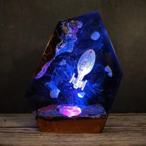 Star Trek Voyager Resin Lamp Handmade Space Night Light LED Galaxy Epoxy Lamp Sci-Fi Starship Gift Nerdy Room Decor Night Light wood lamp