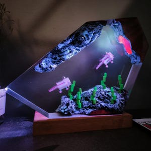 Pixel Axolotl Resin Lamp - Underwater Diorama LED Night Light, Gamer Decor, Aquatic Handmade Lamp, Pixel Art Gift, Desk Lamp, Axolotl Light
