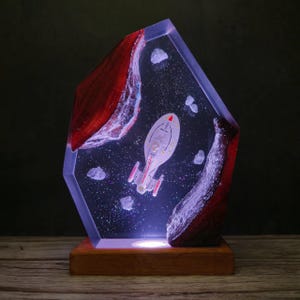 Star Trek Voyager Resin Lamp Handmade Space Night Light LED Galaxy Epoxy Lamp Sci-Fi Starship Gift Nerdy Room Decor Night Light wood lamp