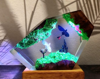 Lampada a LED in resina a forma di drago con scena di castello, luce notturna fantasy ispirata alla foresta magica.