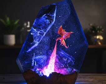 Lampada a forma di drago di fuoco fatta a mano, drago di fuoco, lampada in resina e legno, lampada da tavolo a forma di drago 3D, decorazione luminosa, regalo di Halloween, resina epossidica, regali di Natale