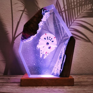 Handmade Sci-Fi Spaceship Resin Lamp – Galaxy Diorama LED Light, Space Adventure Desk Decor, Unique Resin and Wood Lamp for Collectors