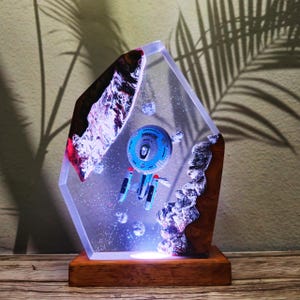 Star Trek Resin Night Light Spaceship Galaxy Lamp Sci-Fi LED Desk Light Space Scene Epoxy Lamp Geek Gift for Him Nerdy Room Decor Gifts