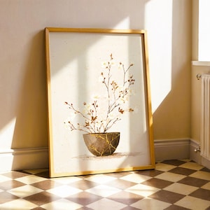 Op de afbeelding: Een ingelijste kunstdruk met een bloemstuk in een decoratieve pot. Het kunstwerk toont delicate witte bloemen en bruine takken tegen een neutrale achtergrond. De pot heeft een goudkleurig craquelé-ontwerp. Het frame is gemaakt van licht hout.