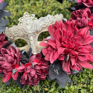 Door wreath all year round, all-year wreath, wall decoration, special gift, Venetian mask