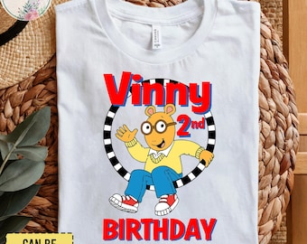 カスタムアーサーツアー先生の誕生日Tシャツ、漫画本好きシャツ、漫画本好きシャツ、児童書シャツ、アーサーツアーシャツ