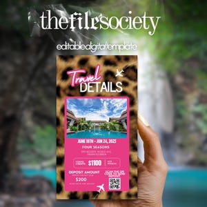 Pu&ograve; includere: Modello digitale di dettagli di viaggio con sfondo leopardato. Il modello include il testo "Travel Details" in rosa, date, luogo e informazioni sui prezzi. Il modello include anche un codice QR.