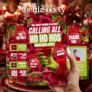 Może przedstawiać: Zaproszenie na świąteczną imprezę w kolorach czerwieni i zieleni. Zaproszenie zawiera tekst "Calling All Ho Ho Hos" oraz dłoń w stylu Grincha trzymającą koktajl. Szczegóły wydarzenia są również zawarte.