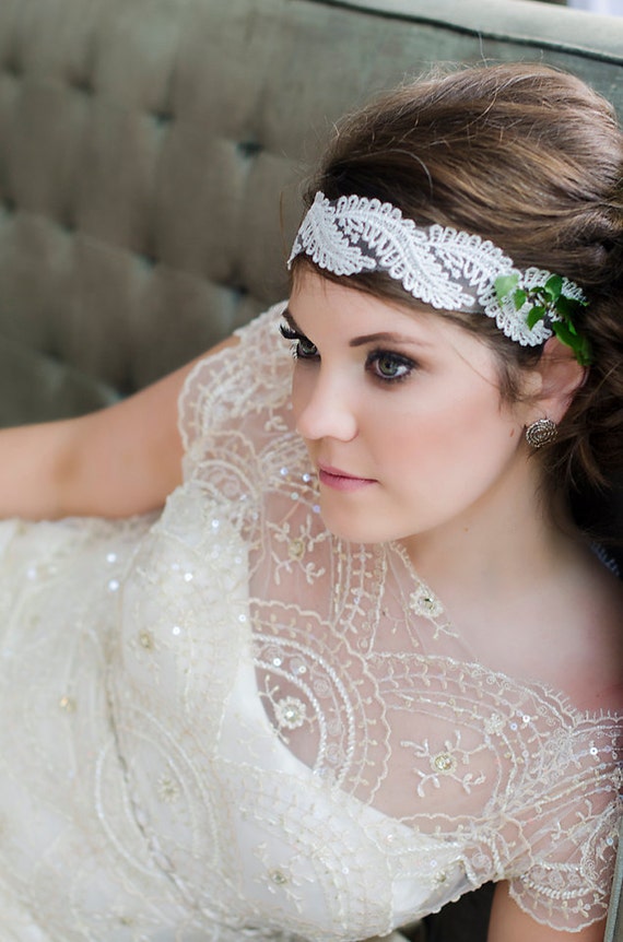 Wedding Dress Sample Sale Tips from Kirstie Kelly Couture | Junebug Weddings