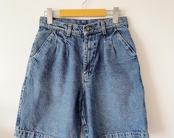 Shorts jeans estilo jotter - Shorts jeans femininos vintage dos anos 90, cintura 26, comprimento longo, tamanho extra pequeno, lavagem média.