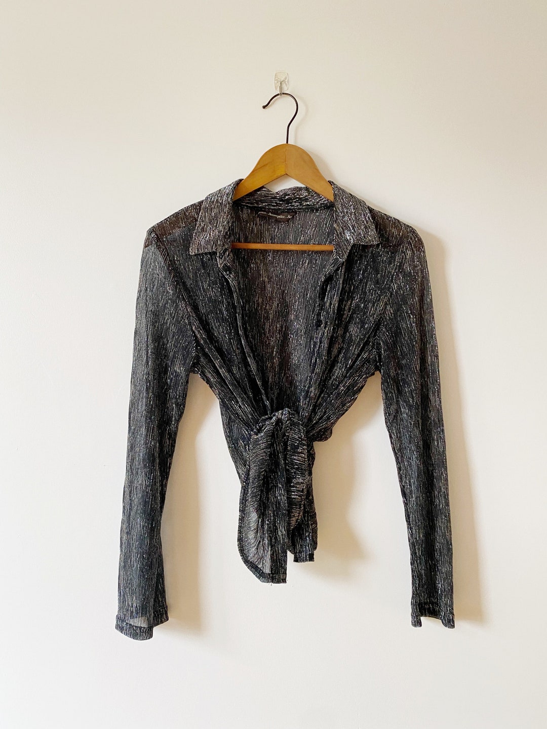 SHEER SILVER SHIRT Y2k 90er Jahre Metallic Durchsichtig Sexy Vintage Pop  Star Coquette Paris Hilton Top Schnürung Ausgehen Shimmer h