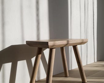 Handgefertigter Hocker aus massiver Eiche | 2 Modelle zur Auswahl | Holzhocker, Schemel, Beistelltisch | Eichenholz Massiv