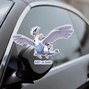 Naklejka LUGIA BABY ON BOARD - naklejka na samochód, uroczy winyl, prezent dla fana anime, odporna na warunki atmosferyczne, nowi rodzice, okno samochodu, baby shower, uroczy design, Poke