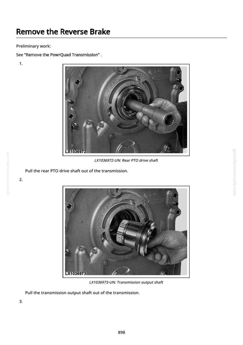 Pu&ograve; includere: Diagramma da un manuale che mostra la rimozione del freno di retromarcia. L'immagine mostra viste ravvicinate di componenti meccanici, tra cui un albero motore posteriore e un albero di uscita della trasmissione. Sono incluse istruzioni testuali.
