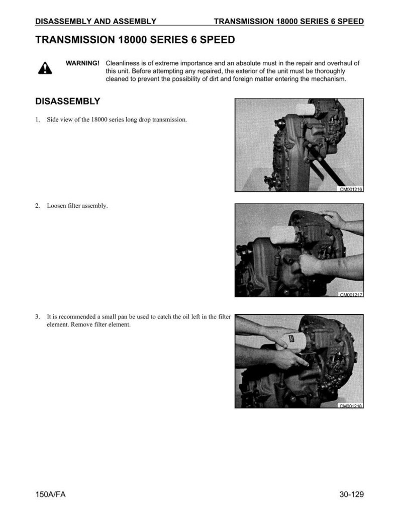 Puede incluir: Una p&aacute;gina de manual que detalla el desmontaje de una transmisi&oacute;n. El texto dice "Transmission 18000 Series 6 Speed" e incluye advertencias sobre la limpieza. Las im&aacute;genes muestran el proceso, incluyendo la liberaci&oacute;n del conjunto del filtro.