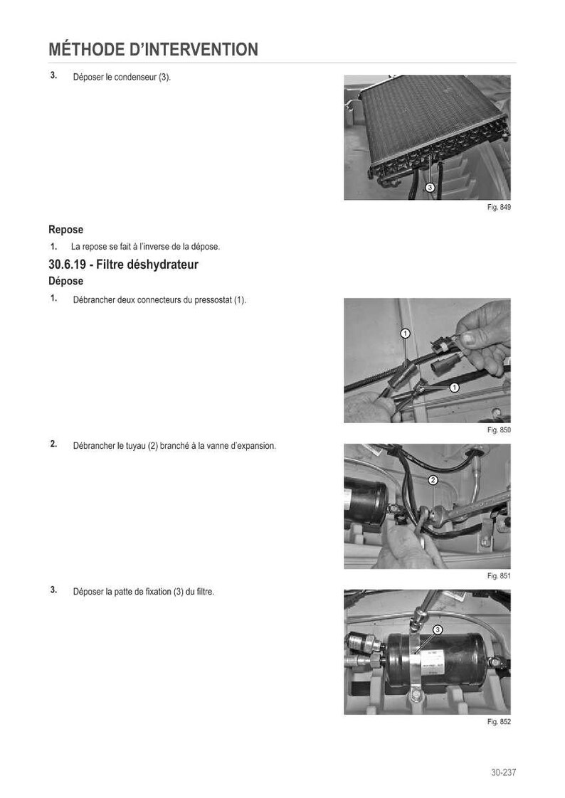 Op de afbeelding: Diagram van een autoreparatieprocedure met de titel "M&Eacute;THODE D'INTERVENTION". De afbeeldingen tonen stappen voor het verwijderen en vervangen van onderdelen, waaronder een condensor, connectoren en een filter. De begeleidende tekst is in het Frans.