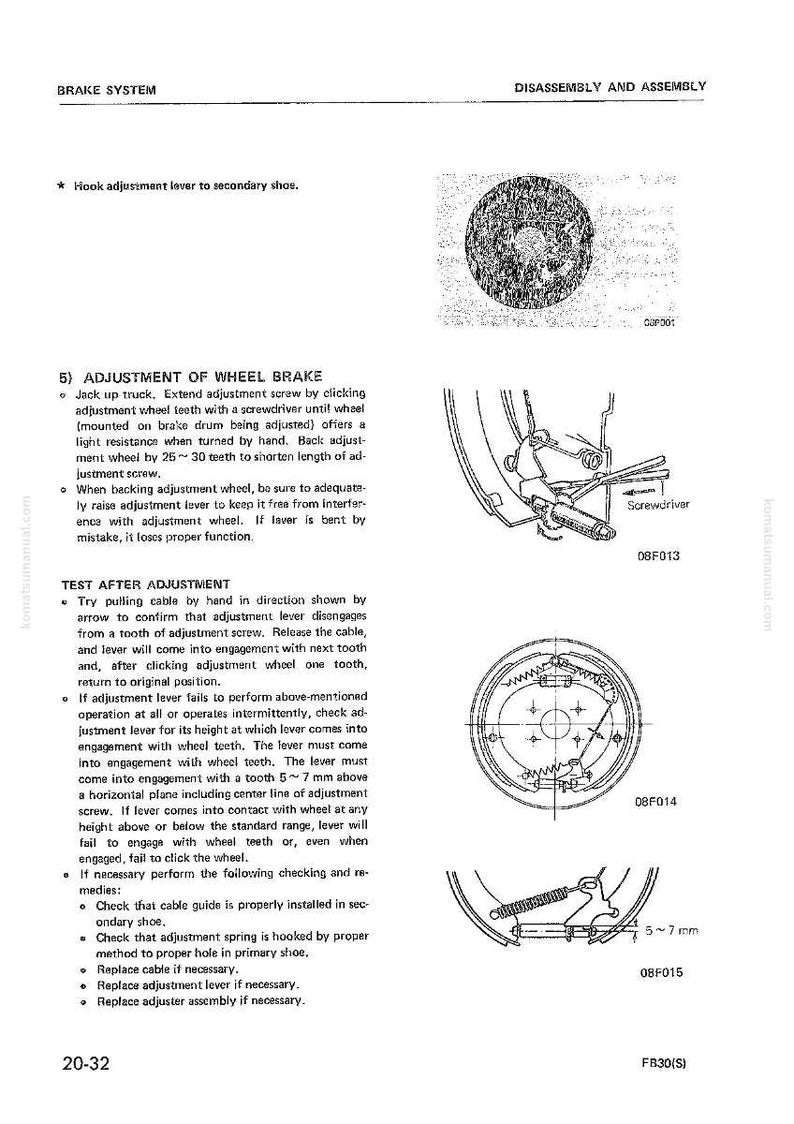 Pu&ograve; includere: Schema di regolazione dell'impianto frenante, comprese le impostazioni del freno a ruota. Include illustrazioni di componenti come un cacciavite e una guida per cavi. Il testo fornisce istruzioni per la regolazione del freno a ruota, con misure in mm.