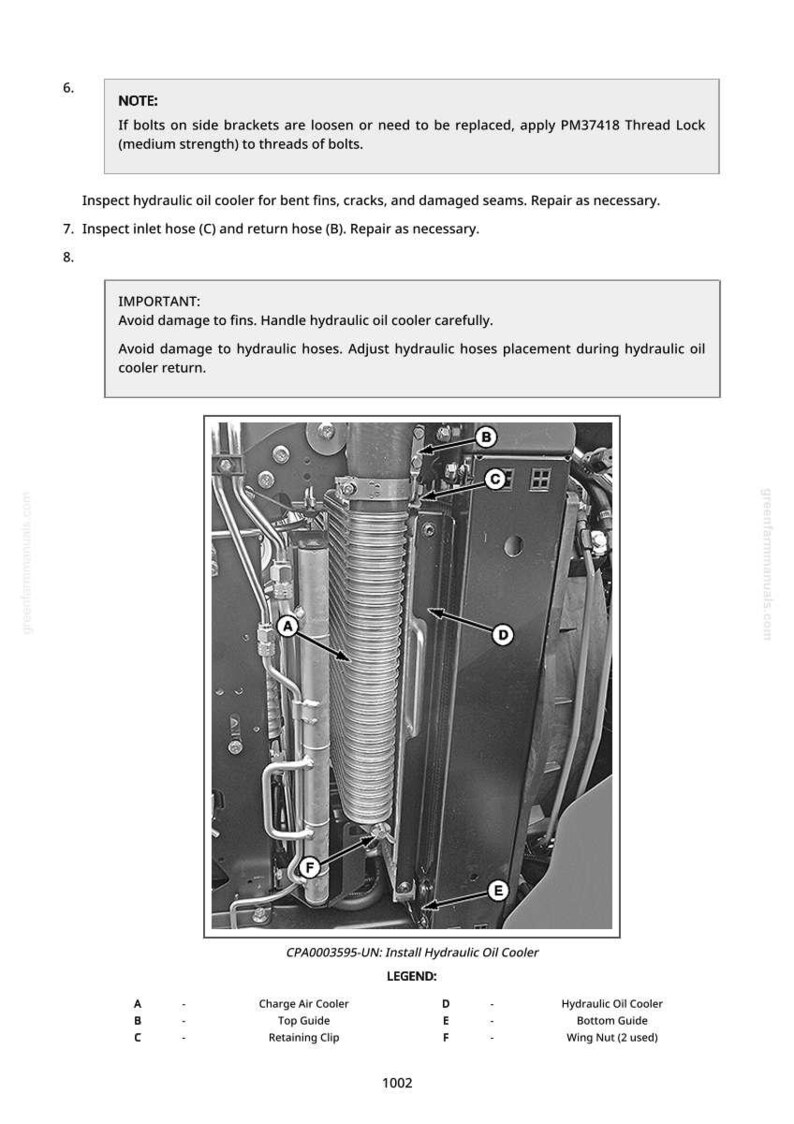 Puede incluir: Diagrama en blanco y negro de la instalaci&oacute;n de un enfriador de aceite hidr&aacute;ulico. La imagen incluye etiquetas para componentes como el enfriador de aire de carga y el clip de retenci&oacute;n. El texto proporciona instrucciones y advertencias.