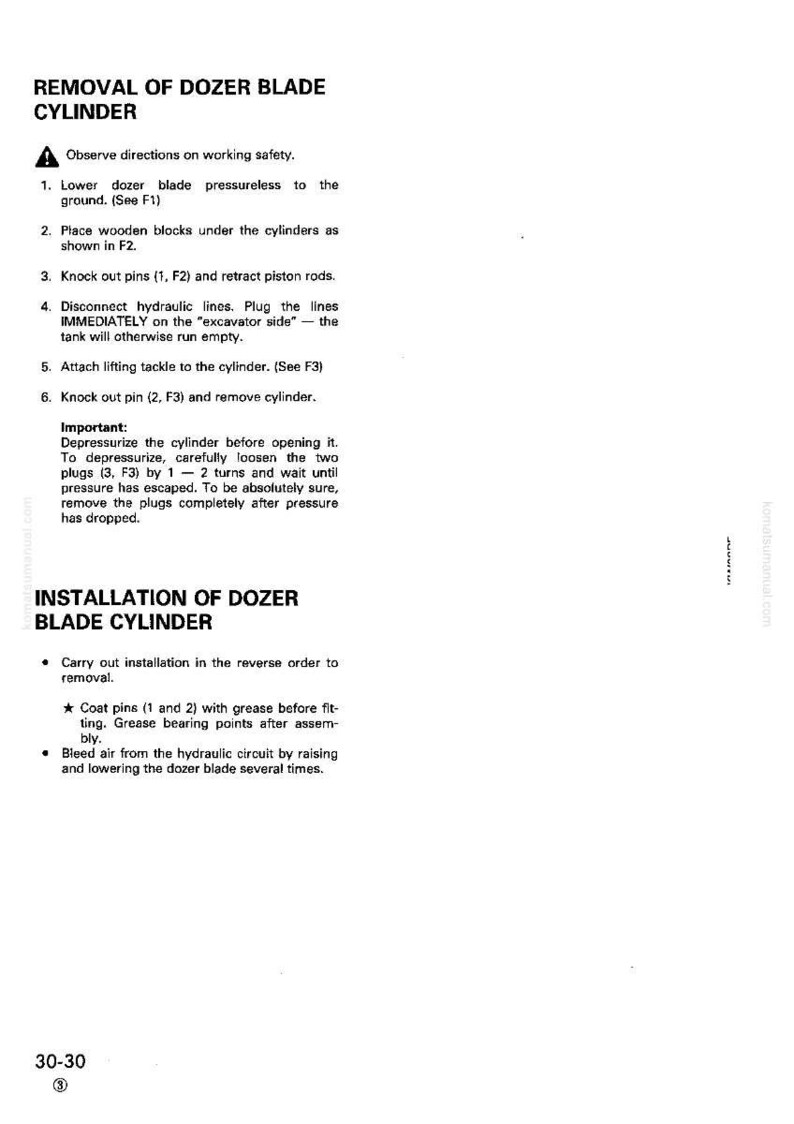 K&ouml;nnte beinhalten: Eine wei&szlig;e Seite mit Anweisungen zum Aus- und Einbau eines Planierschildzylinders. Der Text enth&auml;lt nummerierte Schritte, Sicherheitshinweise und Diagramme. Die Seite enth&auml;lt auch den Text "REMOVAL OF DOZER BLADE CYLINDER" und "INSTALLATION OF DOZER BLADE CYLINDER".