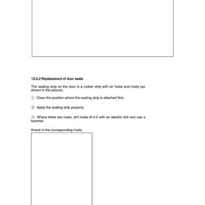 Op de afbeelding: Pagina uit een handleiding met uitleg over het vervangen van deurdichtingen. De tekst beschrijft het proces, inclusief reinigen, aanbrengen van de afdichtstrip, boren van gaten en gebruik van een hamer. Diagrammen en instructies zijn inbegrepen.