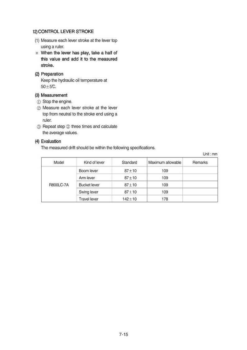 Puede incluir: Un diagrama t&eacute;cnico con instrucciones para medir la carrera de la palanca de control. El texto incluye pasos de preparaci&oacute;n, medici&oacute;n y evaluaci&oacute;n, con una tabla que muestra los valores est&aacute;ndar y m&aacute;ximos permitidos en mm para varios tipos de palancas.