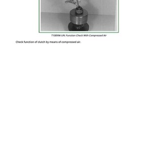 Puede incluir: Imagen de un componente mec&aacute;nico siendo probado con aire comprimido. El texto "T108996-UN: Function Check With Compressed Air" es visible. La imagen muestra una vista detallada de la comprobaci&oacute;n de la funci&oacute;n del embrague.