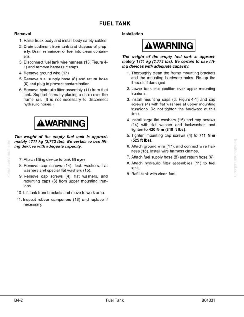 Op de afbeelding: Een pagina uit de handleiding "FUEL TANK" met instructies voor verwijdering en installatie. Bevat een waarschuwing over het gewicht van de lege tank, ongeveer 1711 kg. Zwarte tekst op witte achtergrond.