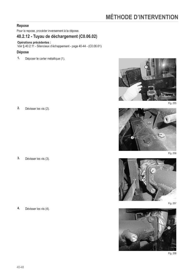 May include: Technical diagram with instructions for removing a car part. The image shows a series of steps with accompanying photographs and text. The steps include removing a metallic cover and unscrewing several screws. The text includes the title "M&Eacute;THODE D'INTERVENTION".