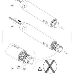 K&ouml;nnte beinhalten: Zeichnung von drei zylindrischen mechanischen Komponenten mit Gewindestangen, Pfeilen und einem Warnsymbol. Das Bild enth&auml;lt Messungen von 5 mm und 3/16 Zoll sowie den Text "KOMATSU 2022 - rev 01".