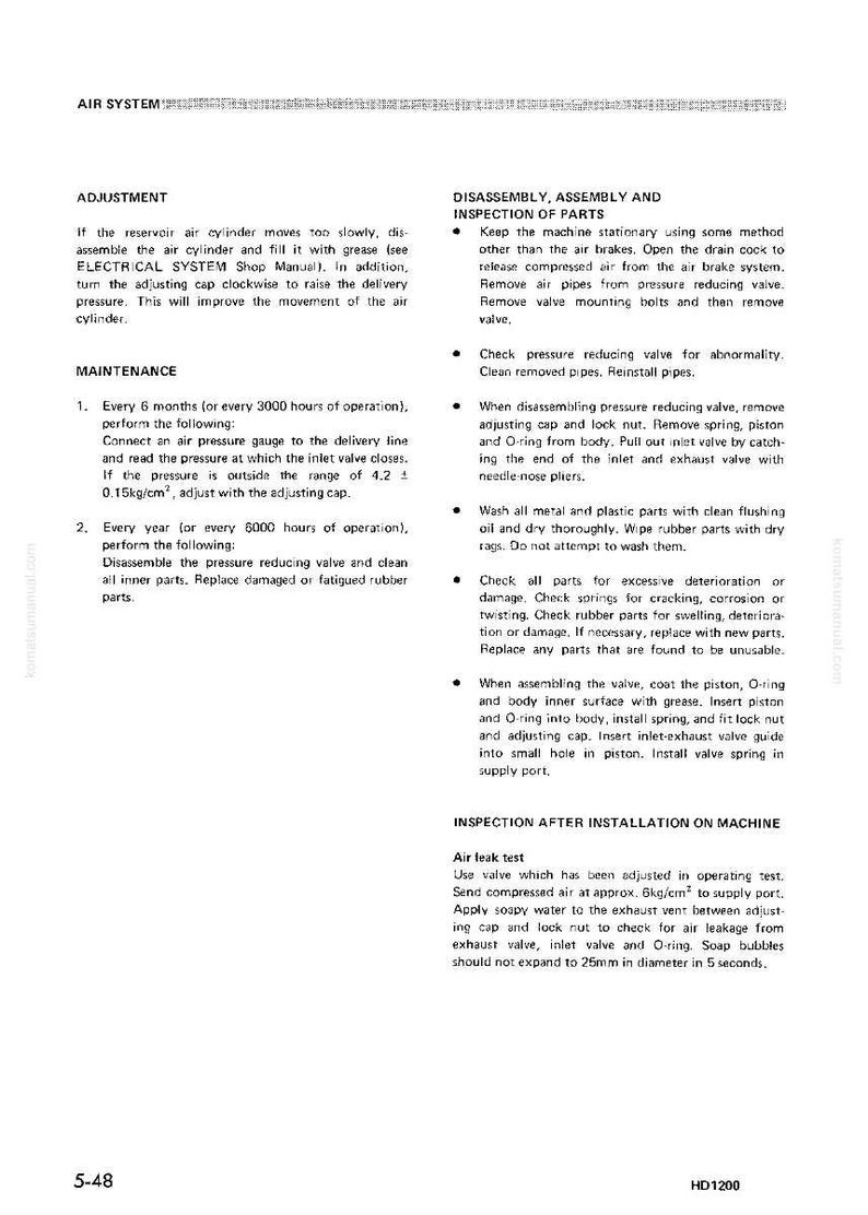 Puede incluir: P&aacute;gina de un manual de taller con instrucciones para el mantenimiento y la inspecci&oacute;n del sistema de aire. Detalla los ajustes, los intervalos de mantenimiento y los procedimientos de desmontaje. Tambi&eacute;n se incluye un procedimiento de prueba de fugas de aire.