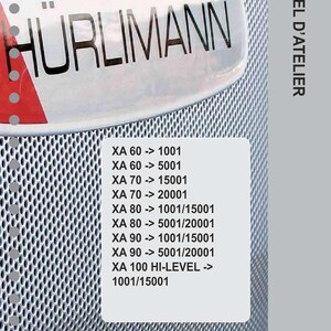 Może przedstawiać: Obraz przedstawia logo H&uuml;rlimann i tekst "MANUEL D'ATELIER". Widoczna jest r&oacute;wnież lista numer&oacute;w modeli i odpowiadających im kod&oacute;w. Tło ma metalowy wz&oacute;r siatki.