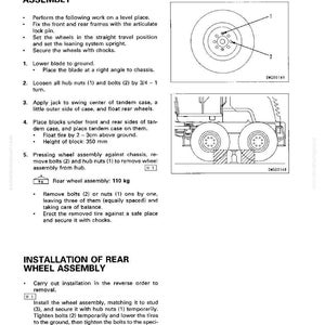 Op de afbeelding: Diagram met instructies voor het verwijderen en installeren van een achterwiel. Bevat illustraties van het wiel, bouten en chassis. Tekst beschrijft stappen, inclusief het losdraaien van wielmoeren. De achterwielconstructie weegt 110 kg.