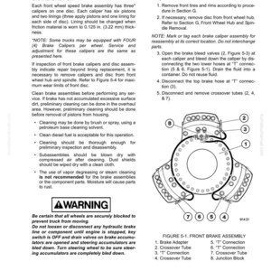 Op de afbeelding: Diagram van een voorremassemblage met gelabelde onderdelen, waaronder remadapter, kruisbuizen en T-aansluitingen. Instructies voor het verwijderen van de remklauw, met metingen in mm.