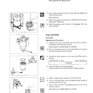 Puede incluir: Una p&aacute;gina de un manual de mantenimiento con instrucciones para reemplazar un filtro de combustible. El texto incluye pasos para limpiar, aplicar aceite y usar una llave de filtro. El manual tambi&eacute;n proporciona especificaciones de par.