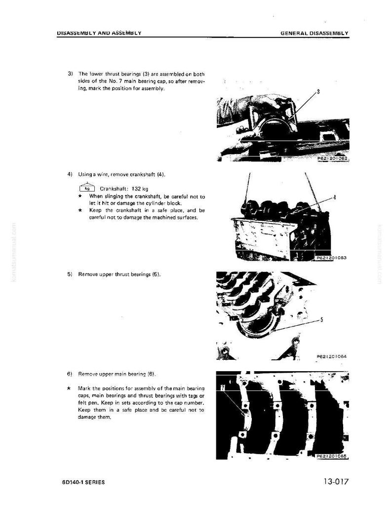 Op de afbeelding: Een pagina uit een technisch handboek met instructies voor het demonteren en monteren van een motor. Het beschrijft het verwijderen van druklagers en de krukas, die 132 kg weegt. Diagrammen en onderdeelnummers zijn inbegrepen.