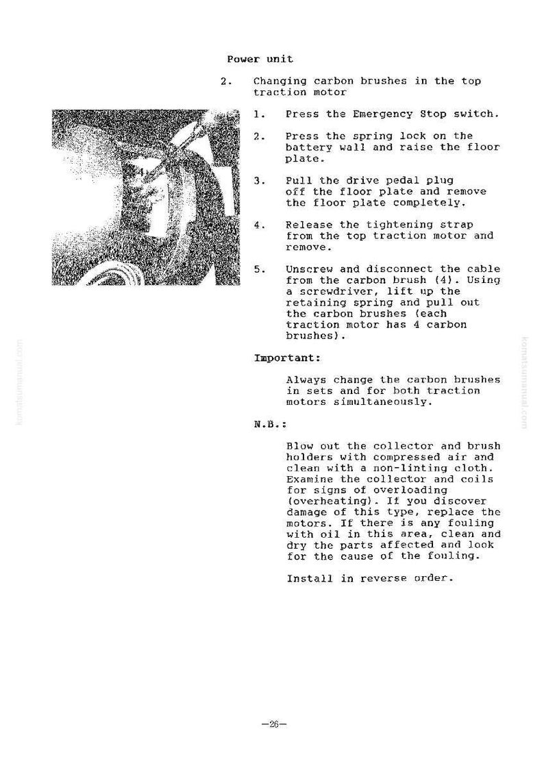 K&ouml;nnte beinhalten: Schwarz-Wei&szlig;-Bild einer Seite aus einem Handbuch, das detailliert beschreibt, wie man Kohleb&uuml;rsten in einem Fahrmotor wechselt. Der Text enth&auml;lt Anweisungen und Sicherheitshinweise. Das Bild zeigt auch eine Nahaufnahme einer mechanischen Komponente.