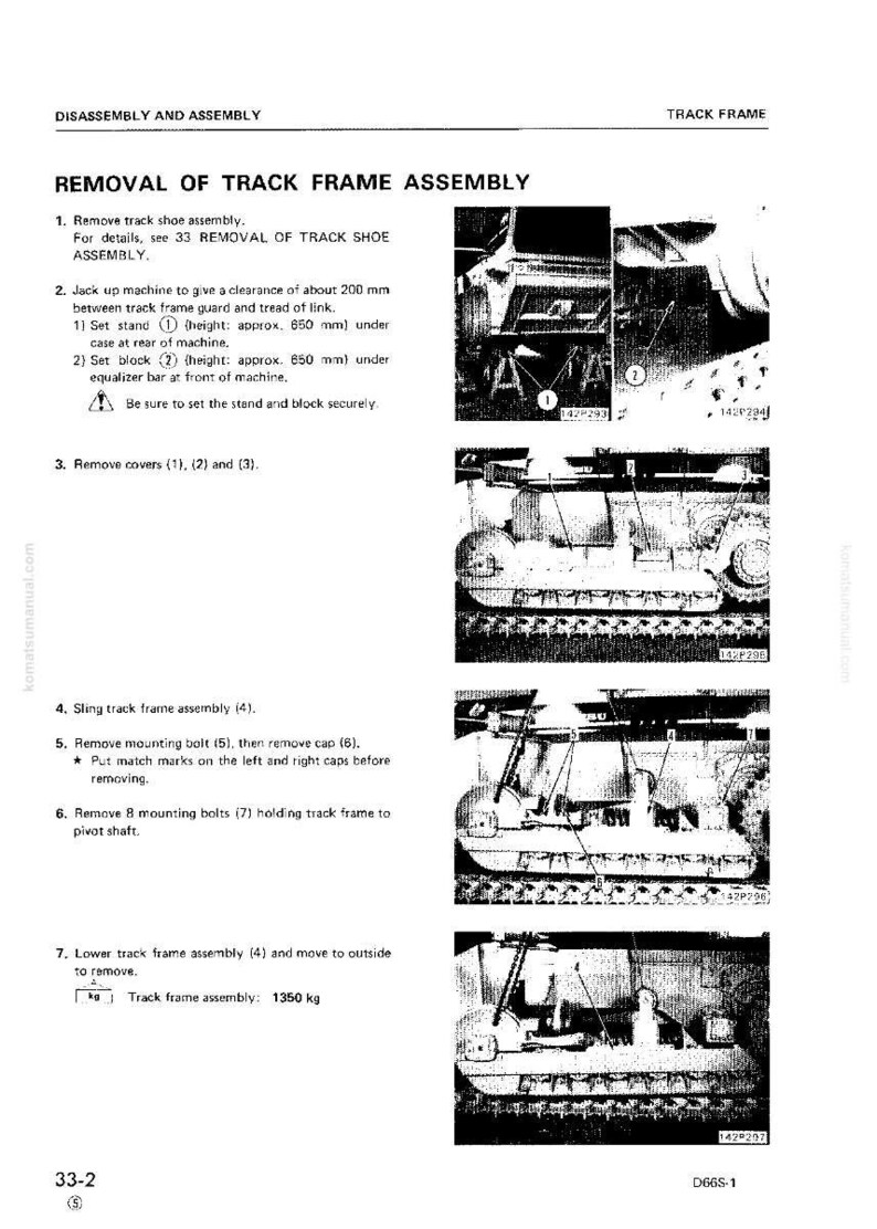 Op de afbeelding: Technische tekening met de verwijdering van een rupsframe-assemblage. Het document bevat genummerde stappen, diagrammen en metingen in millimeters en kilogrammen. De tekst luidt "REMOVAL OF TRACK FRAME ASSEMBLY".