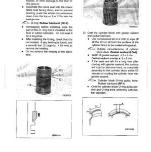 Op de afbeelding: Diagram uit een handleiding met instructies voor motorassemblage. Bevat illustraties van cilinderbussen, O-ringen en klinkafdichtingen. Tekst geeft stappen voor installatie en smering, met metingen in millimeters.