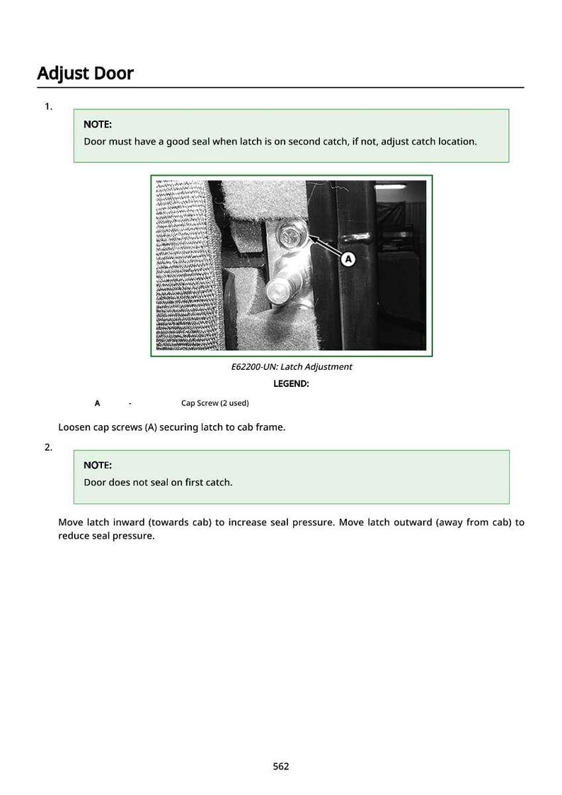 Puede incluir: Diagrama que ilustra las instrucciones de ajuste de la puerta. La imagen incluye un primer plano de un mecanismo de pestillo de puerta con etiquetas y flechas. El texto proporciona notas sobre el sellado y el ajuste del pestillo.