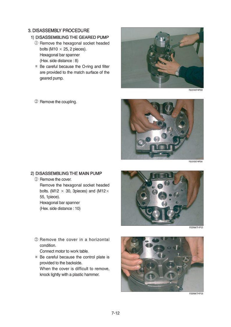 Puede incluir: Imagen que muestra instrucciones de desmontaje para una bomba de engranajes y una bomba principal. El texto detalla la extracci&oacute;n de pernos y cubiertas, utilizando una llave hexagonal. Incluye medidas y precauciones para la junta t&oacute;rica y el filtro.