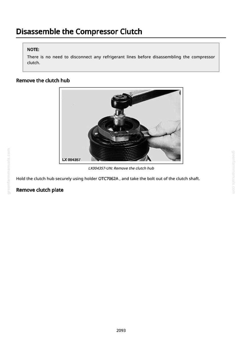 Pu&ograve; includere: Immagine da un manuale che mostra lo smontaggio di una frizione del compressore. L'immagine mostra un primo piano del mozzo della frizione su cui si sta lavorando con degli attrezzi. Il testo include "Smontare la frizione del compressore" e "Rimuovere il mozzo della frizione".