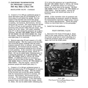 Puede incluir: Una p&aacute;gina de manual que detalla las comprobaciones de la presi&oacute;n del aceite de la transmisi&oacute;n y los procedimientos de la v&aacute;lvula de control piloto. Incluye diagramas con componentes numerados e instrucciones para el uso de medidores y calzas. El texto incluye medidas en psi.