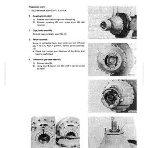 以下が含まれることがあります： 「POWER TRAIN DISASSEMBLY AND ASSEMBLY」と題された技術図。画像には、カップリングブレーキドラム、ケージ、ピニオンアセンブリ、ディファレンシャルギアケースアセンブリなど、機械部品の詳細なイラストが掲載されています。テキストの説明が図に添えられています。
