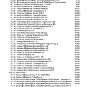 Może przedstawiać: Biały ceramiczny kubek z czarnym uchwytem i napisem "But First, Coffee" pogrubioną, czarną czcionką. Kubek jest umieszczony na rozmytym tle, podkreślając jego czysty design.