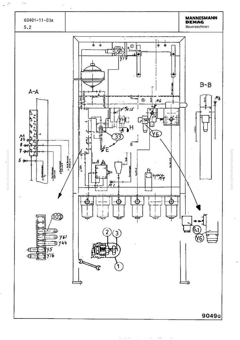 Pu&ograve; includere: Diagramma tecnico dettagliato di una macchina, con vari componenti e sezioni etichettate. Il diagramma include testo, frecce e riferimenti numerici, con il logo "MANNESMANN DEMAG Baumaschinen" in alto.
