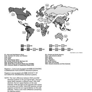 以下が含まれることがあります： 詳細な世界地図で、地域と国別のバージョンを示しています。各エリアは影付きで、R1、R2、R3、R4などのコードでラベル付けされています。地図には、コードと電気システムを説明する凡例が含まれています。