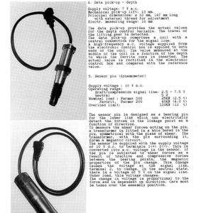 K&ouml;nnte beinhalten: Ein schwarzer und silberner Sensor mit Kabel, wahrscheinlich f&uuml;r Maschinen. Das Bild enth&auml;lt Text mit Angaben zu Spannung und Messbereichen. Die Hauptabmessungen des Sensors betragen 33 mm mal 147 mm.