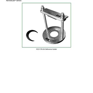 Puede incluir: Un soporte de referencia magn&eacute;tico plateado con una base circular y una parte superior rectangular. El soporte est&aacute; sostenido por tres varillas verticales. El texto "Magnetic Reference Holder" y "PC21179-UN: Reference holder" son visibles.